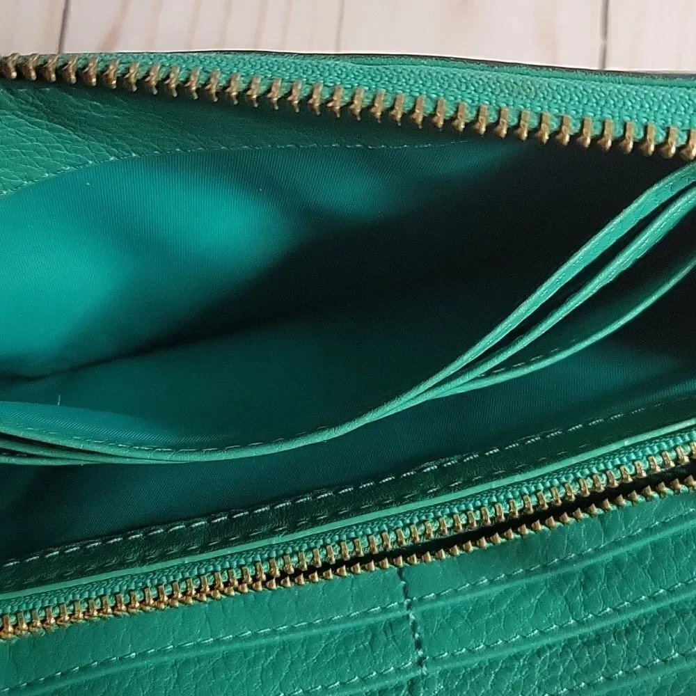 TORY BURCH Vintage Kipp Zippy Wallet Green FLAWS